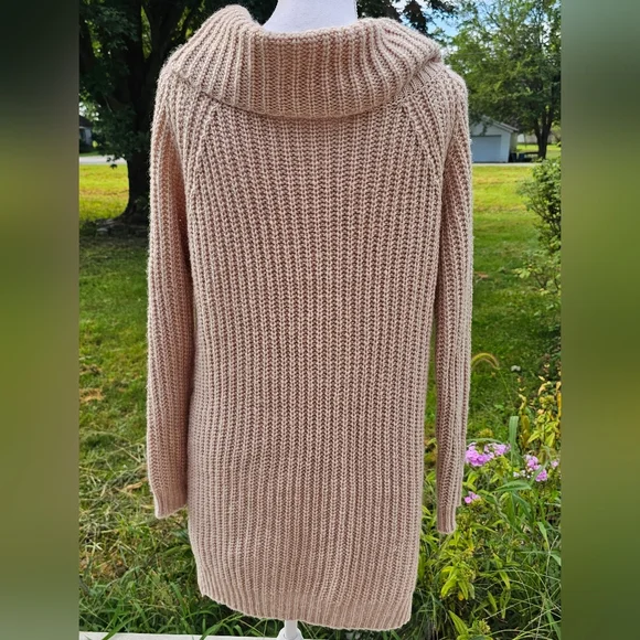 Knitted sweater by Akira long tunic style size medium - Picture 2 of 4